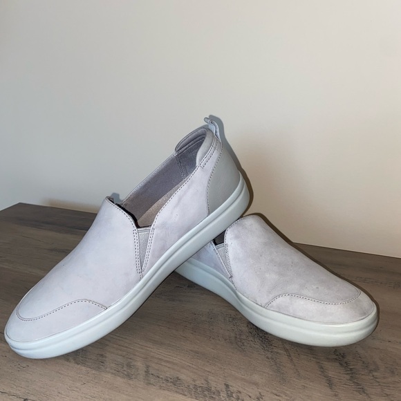 Vionic Penelope slip on sneaker in gray. Size 7.5 - Picture 2 of 13